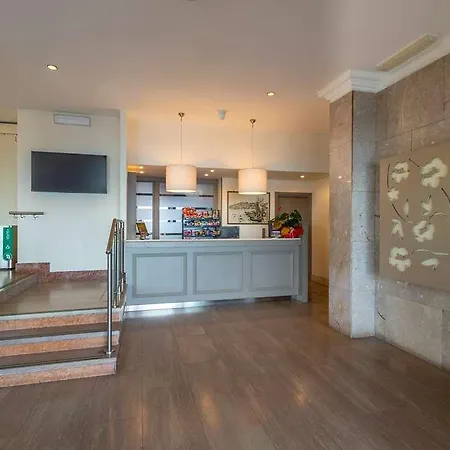 Palace * 迪亚诺马里纳