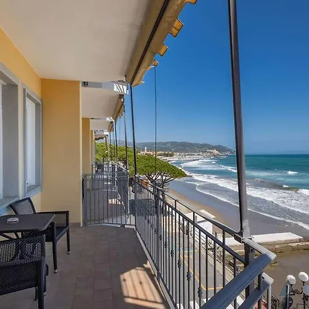 酒店 Palace 迪亚诺马里纳