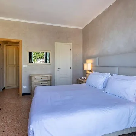 Palace 迪亚诺马里纳