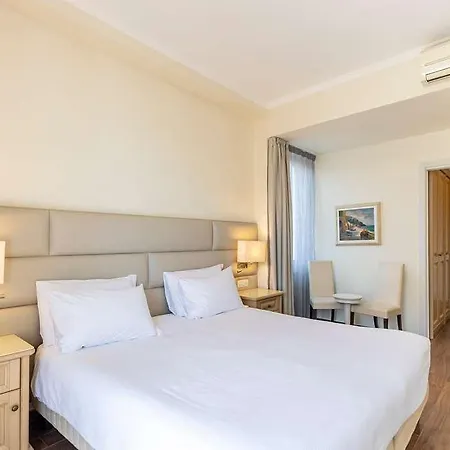 Palace 酒店 迪亚诺马里纳