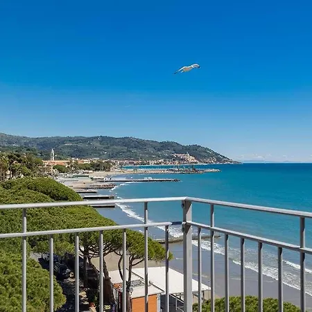 酒店 Palace 迪亚诺马里纳