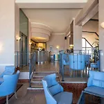 Palace Hotel *