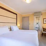 Palace Hotel *