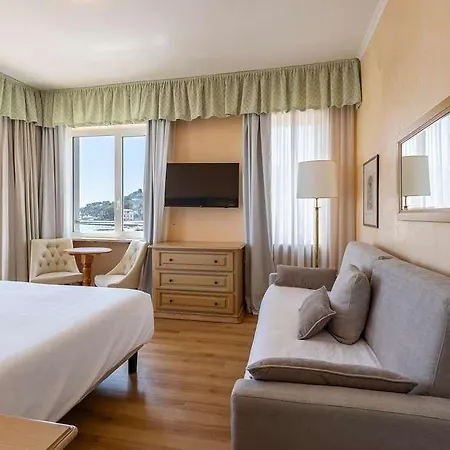 Hotel Palace *