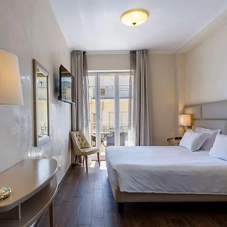 Palace Hotel *