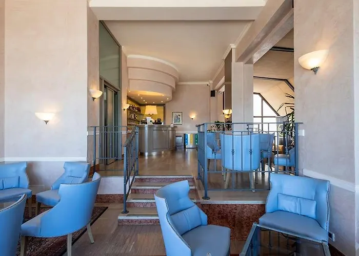 Palace Hotel *